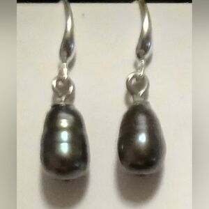 Thiatian Pearl Drop Earrings